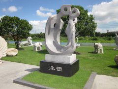 永恒之恋：太阳集团电子游戏碑雕中的爱之赞歌