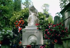 墓园雕塑：镌刻永恒的静默诗篇